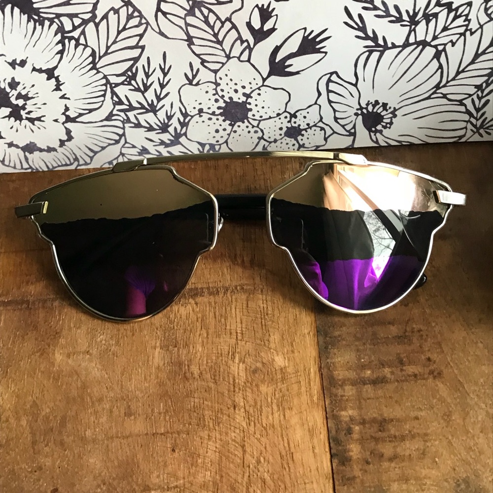 Tri-colored lens sunglasses with case